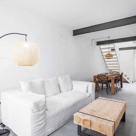 Вилла Three Floor House With Terrace Валенсия Экстерьер фото