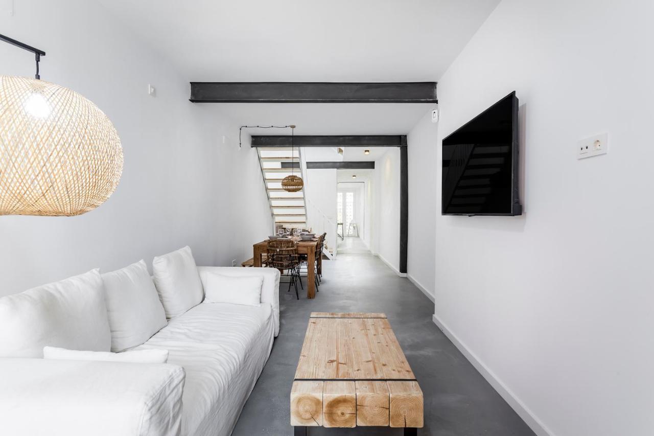 Вилла Three Floor House With Terrace Валенсия Экстерьер фото